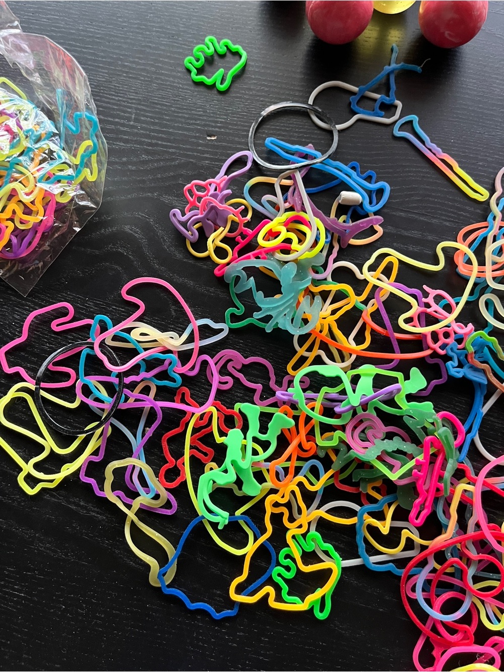 Huge Lot Silly Bandz Rubber Bands Bouncy Balls Pencil Toppers Y2K Toys - Picture 3 of 16